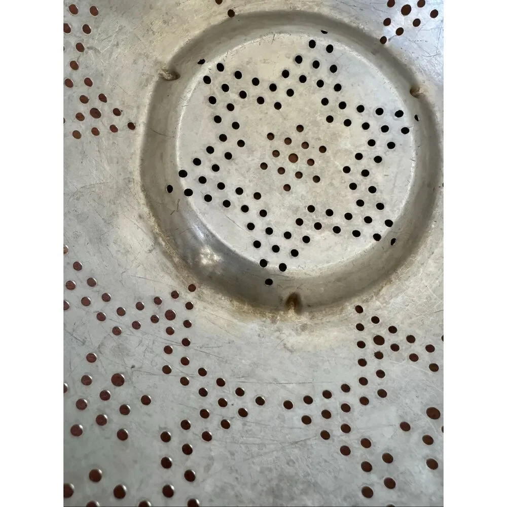 Starburst punched pattern 1950’s heavy gauge aluminum colander kitchen strainer